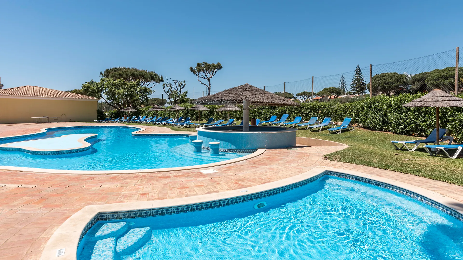 Browns Sports Resort Vilamoura 4*,